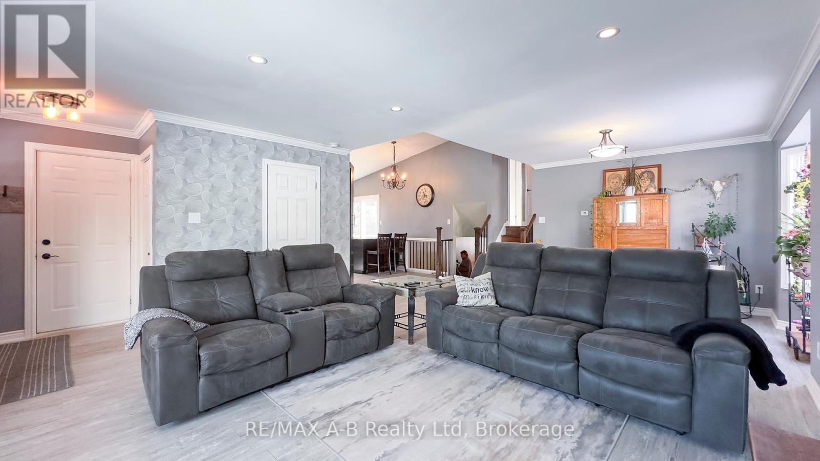 36 Meadowridge Drive, St. Marys, Ontario  N4X 1B7 - Photo 5 - X11944670