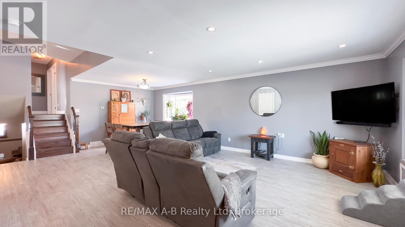 36 Meadowridge Drive, St. Marys, Ontario  N4X 1B7 - Photo 6 - X11944670