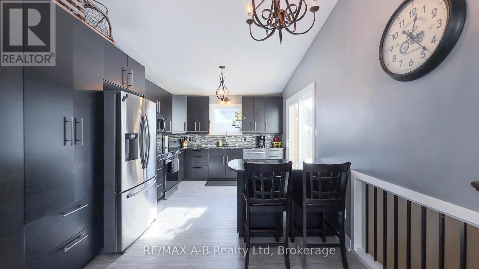 36 Meadowridge Drive, St. Marys, Ontario  N4X 1B7 - Photo 7 - X11944670