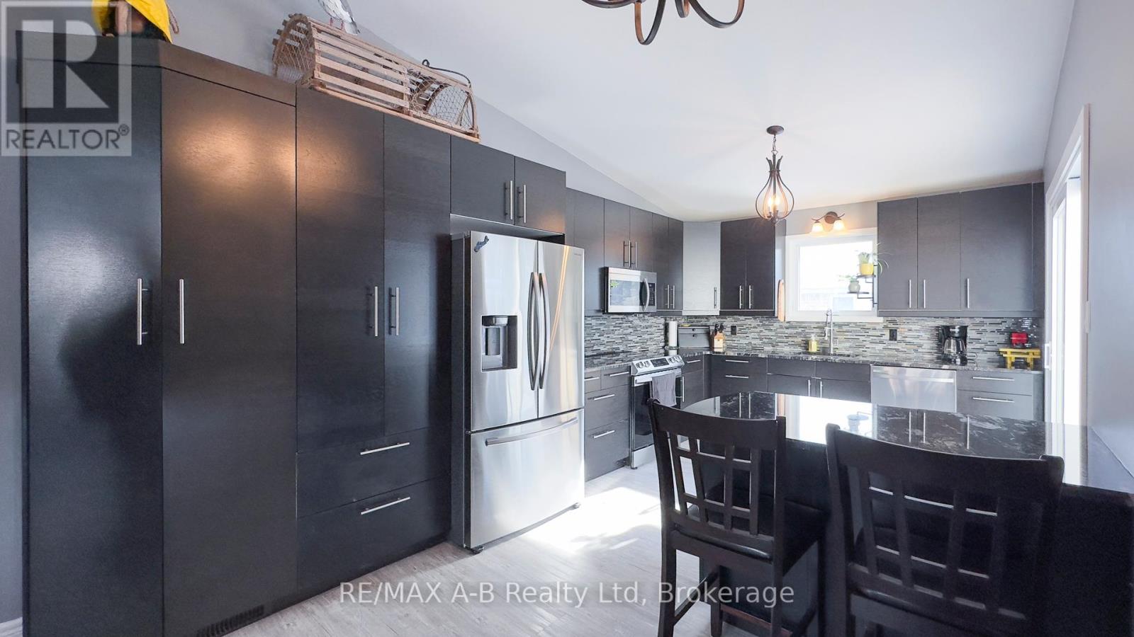 36 Meadowridge Drive, St. Marys, Ontario  N4X 1B7 - Photo 9 - X11944670