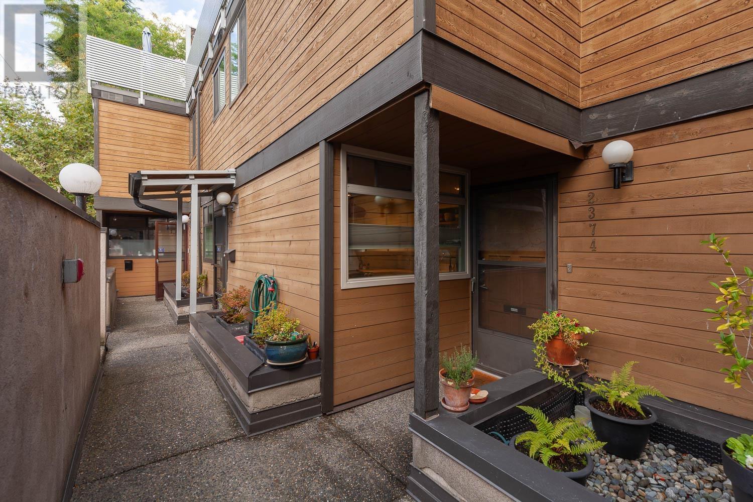 Listing Picture 23 of 25 : 2374 MAPLE STREET, Vancouver / 溫哥華 - 魯藝地產 Yvonne Lu Group - MLS Medallion Club Member