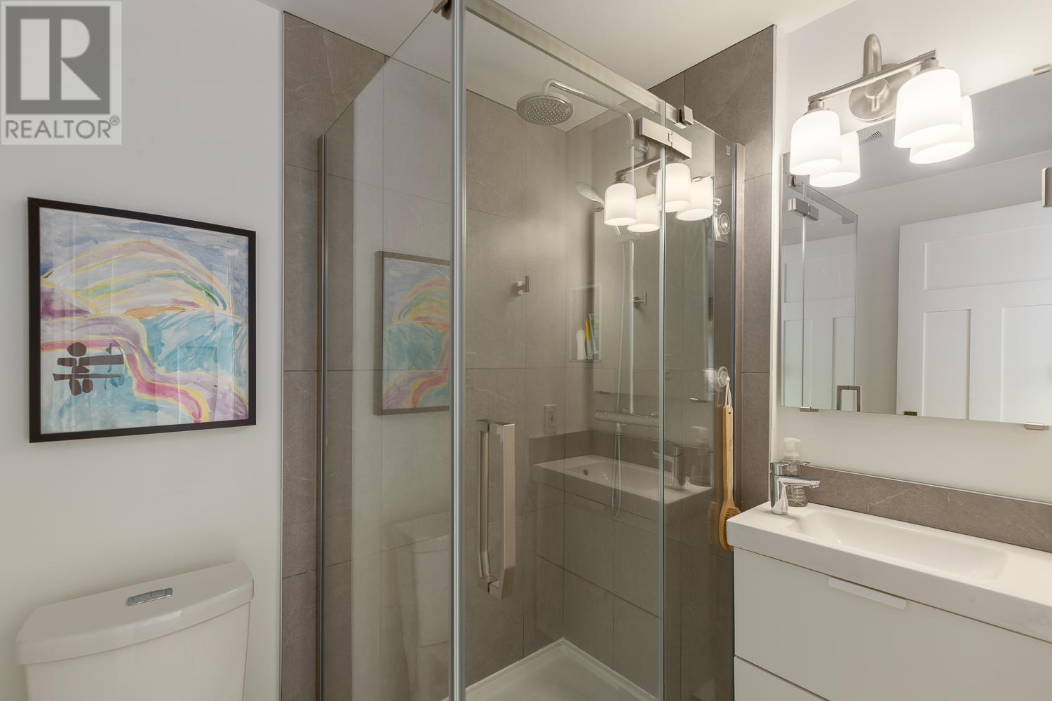 Listing Picture 18 of 25 : 2374 MAPLE STREET, Vancouver / 溫哥華 - 魯藝地產 Yvonne Lu Group - MLS Medallion Club Member