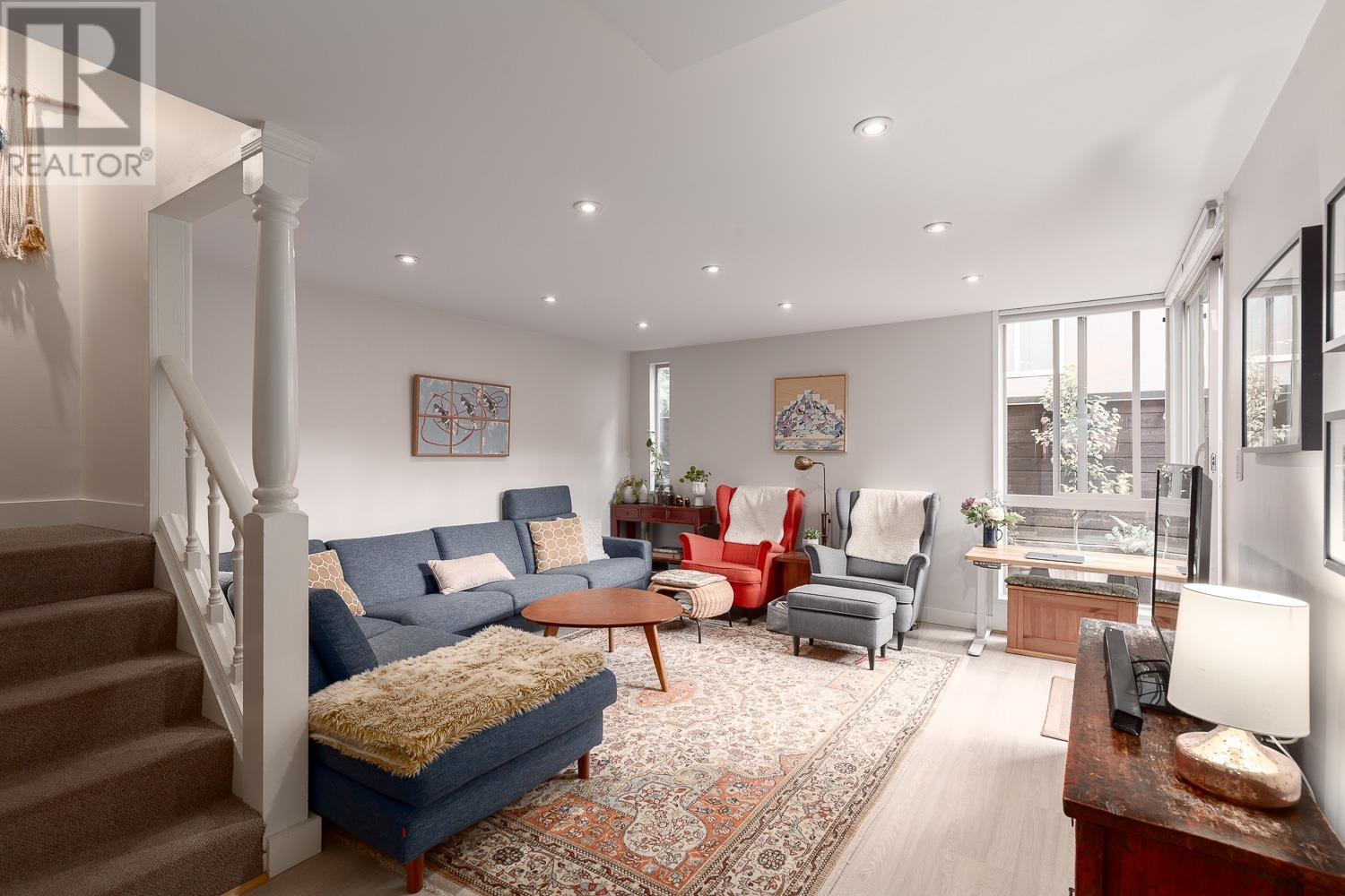 Listing Picture 2 of 25 : 2374 MAPLE STREET, Vancouver / 溫哥華 - 魯藝地產 Yvonne Lu Group - MLS Medallion Club Member