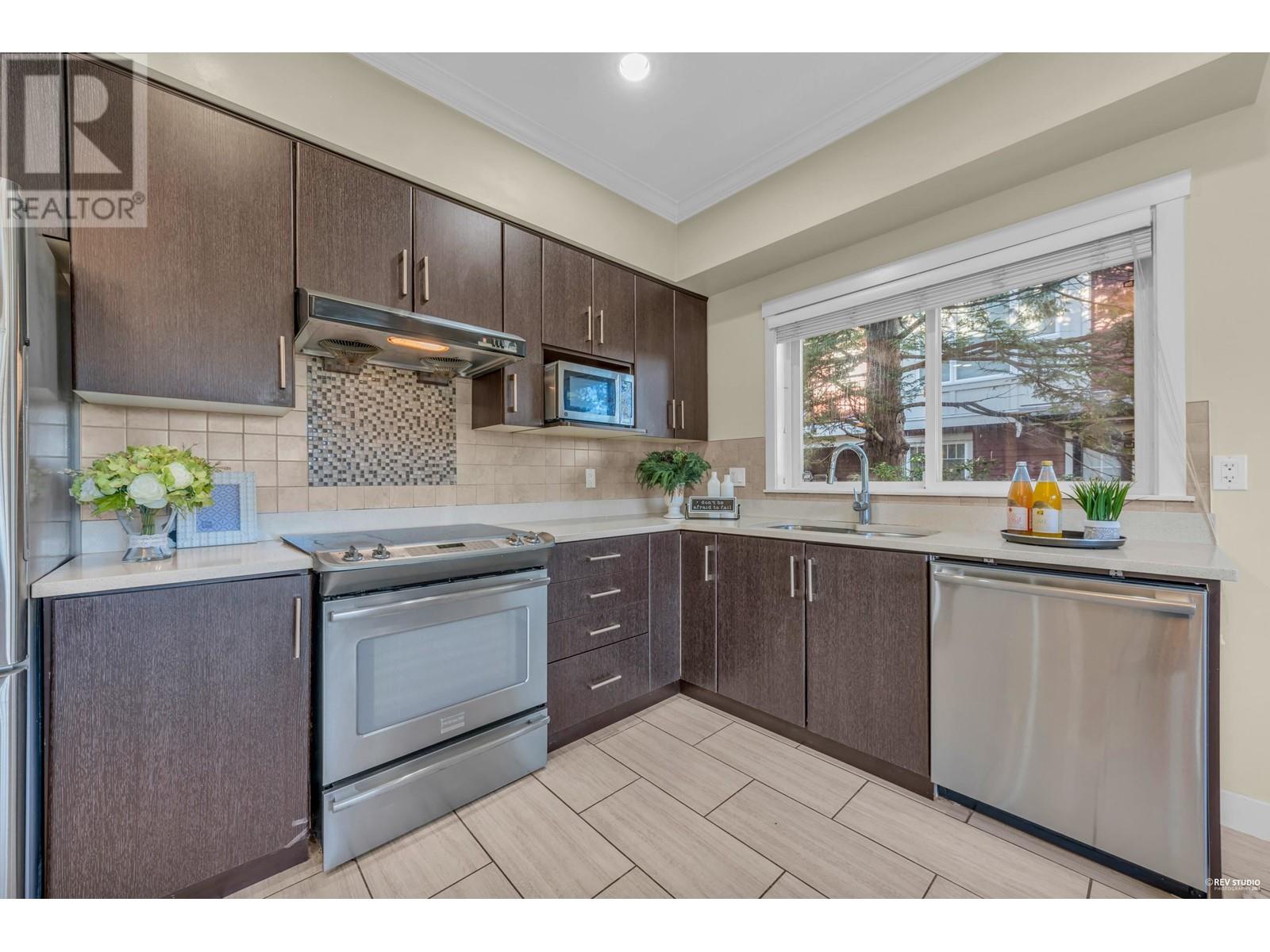Listing Picture 8 of 28 : 15 9811 FERNDALE ROAD, Richmond / 烈治文 - 魯藝地產 Yvonne Lu Group - MLS Medallion Club Member