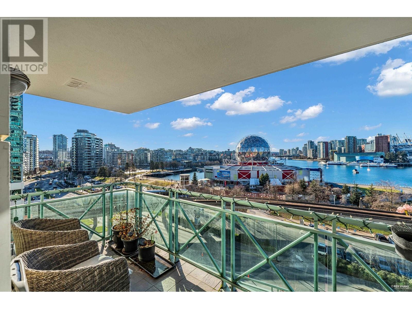 Listing Picture 3 of 40 : 801 1188 QUEBEC STREET, Vancouver / 溫哥華 - 魯藝地產 Yvonne Lu Group - MLS Medallion Club Member