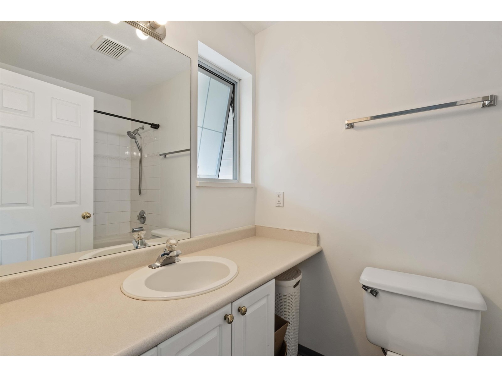304 15258 105 Avenue, Surrey, British Columbia  V3R 0W8 - Photo 14 - R2961262