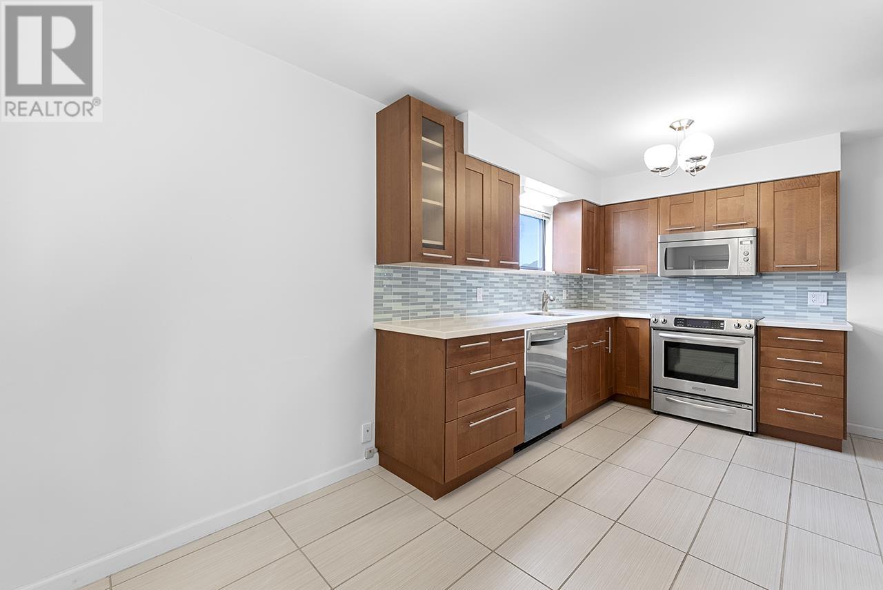 Listing Picture 8 of 25 : 3970 EDINBURGH STREET, Burnaby / 本拿比 - 魯藝地產 Yvonne Lu Group - MLS Medallion Club Member
