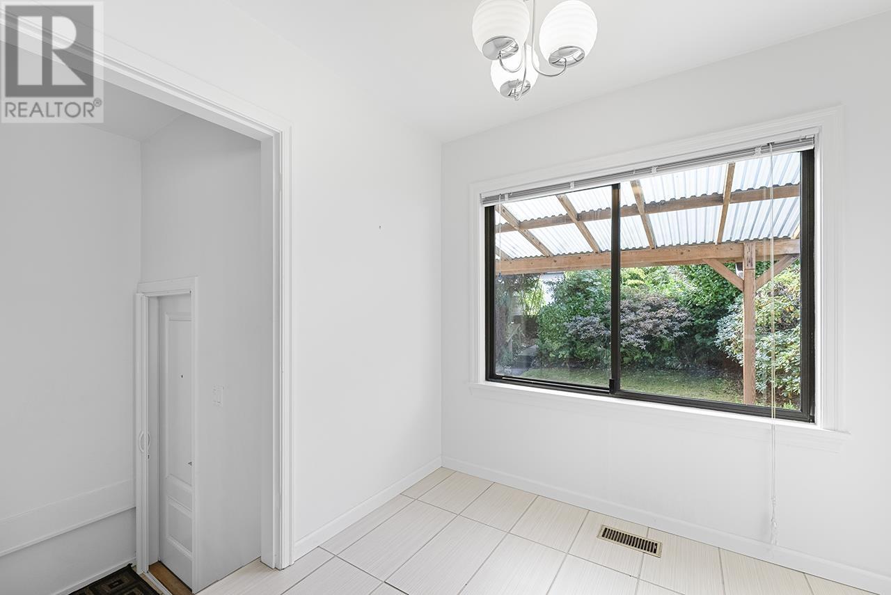 Listing Picture 9 of 25 : 3970 EDINBURGH STREET, Burnaby / 本拿比 - 魯藝地產 Yvonne Lu Group - MLS Medallion Club Member