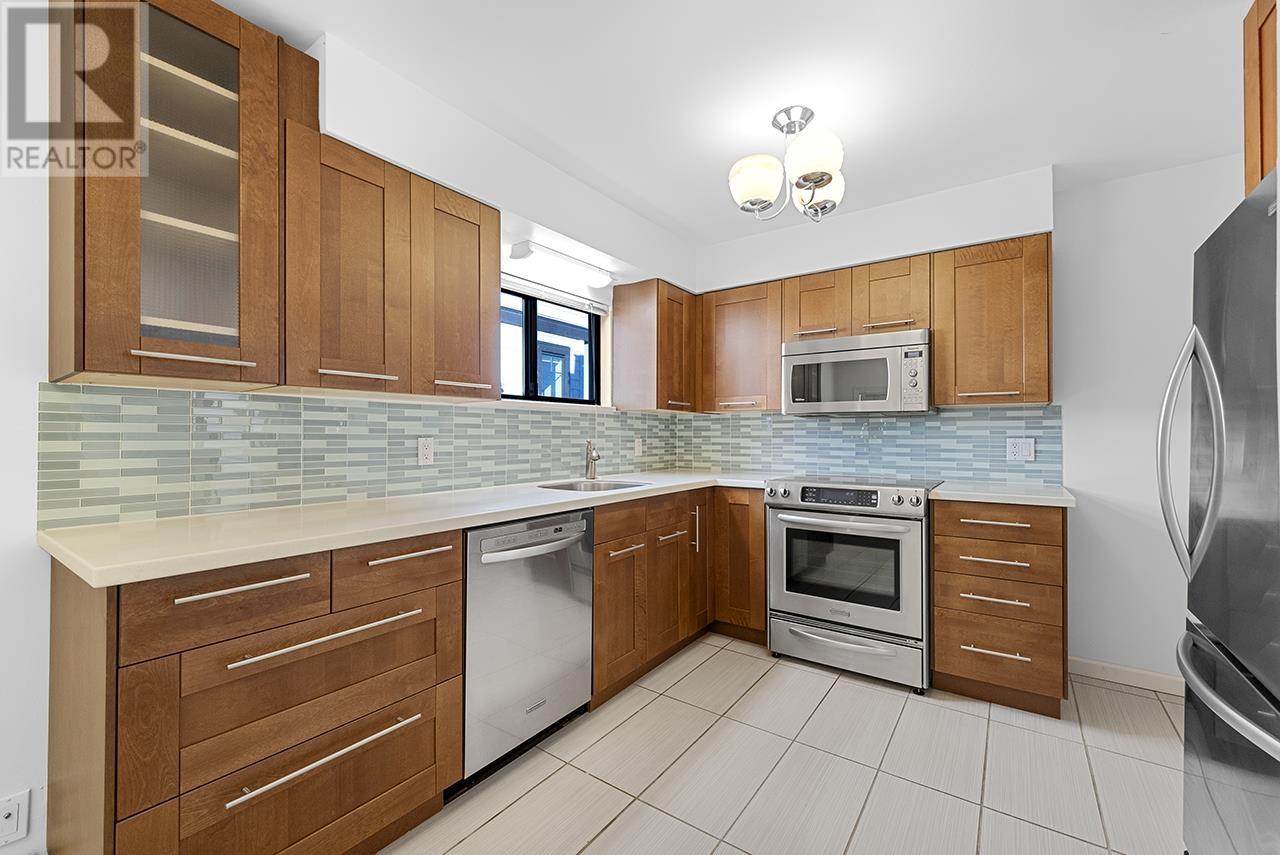 Listing Picture 6 of 25 : 3970 EDINBURGH STREET, Burnaby / 本拿比 - 魯藝地產 Yvonne Lu Group - MLS Medallion Club Member