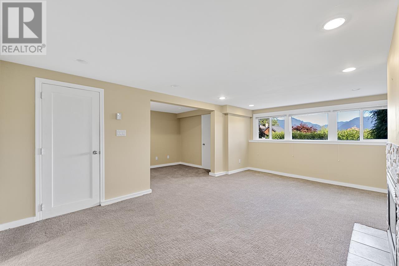 Listing Picture 17 of 25 : 3970 EDINBURGH STREET, Burnaby / 本拿比 - 魯藝地產 Yvonne Lu Group - MLS Medallion Club Member