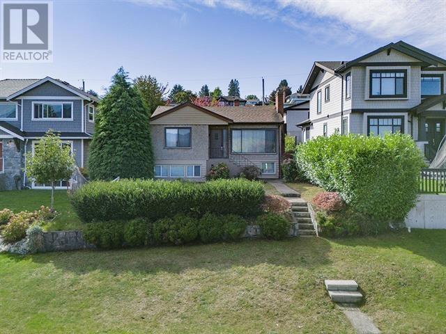 Listing Picture 2 of 25 : 3970 EDINBURGH STREET, Burnaby / 本拿比 - 魯藝地產 Yvonne Lu Group - MLS Medallion Club Member