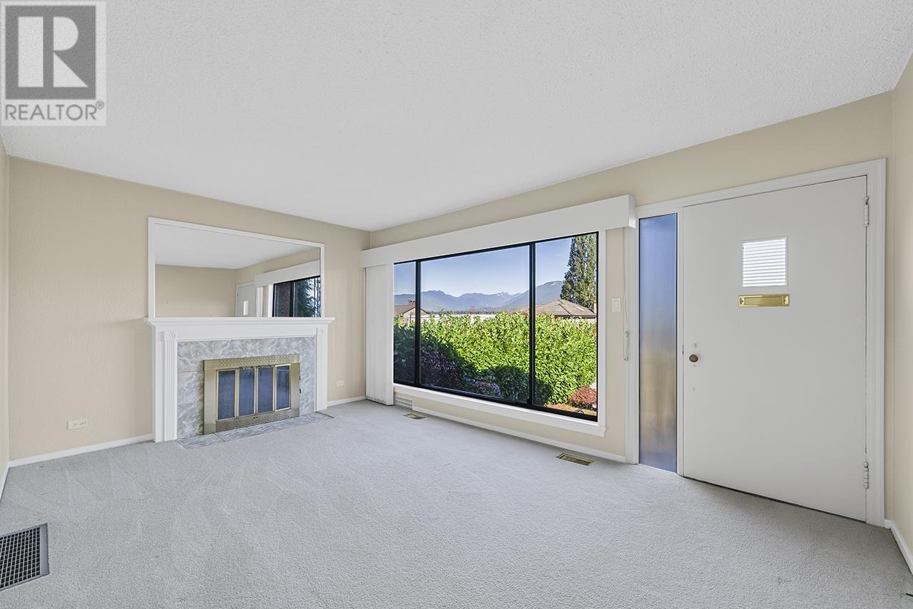 Listing Picture 3 of 25 : 3970 EDINBURGH STREET, Burnaby / 本拿比 - 魯藝地產 Yvonne Lu Group - MLS Medallion Club Member