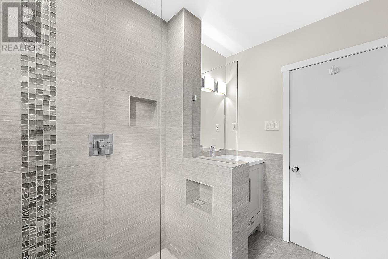 Listing Picture 15 of 25 : 3970 EDINBURGH STREET, Burnaby / 本拿比 - 魯藝地產 Yvonne Lu Group - MLS Medallion Club Member