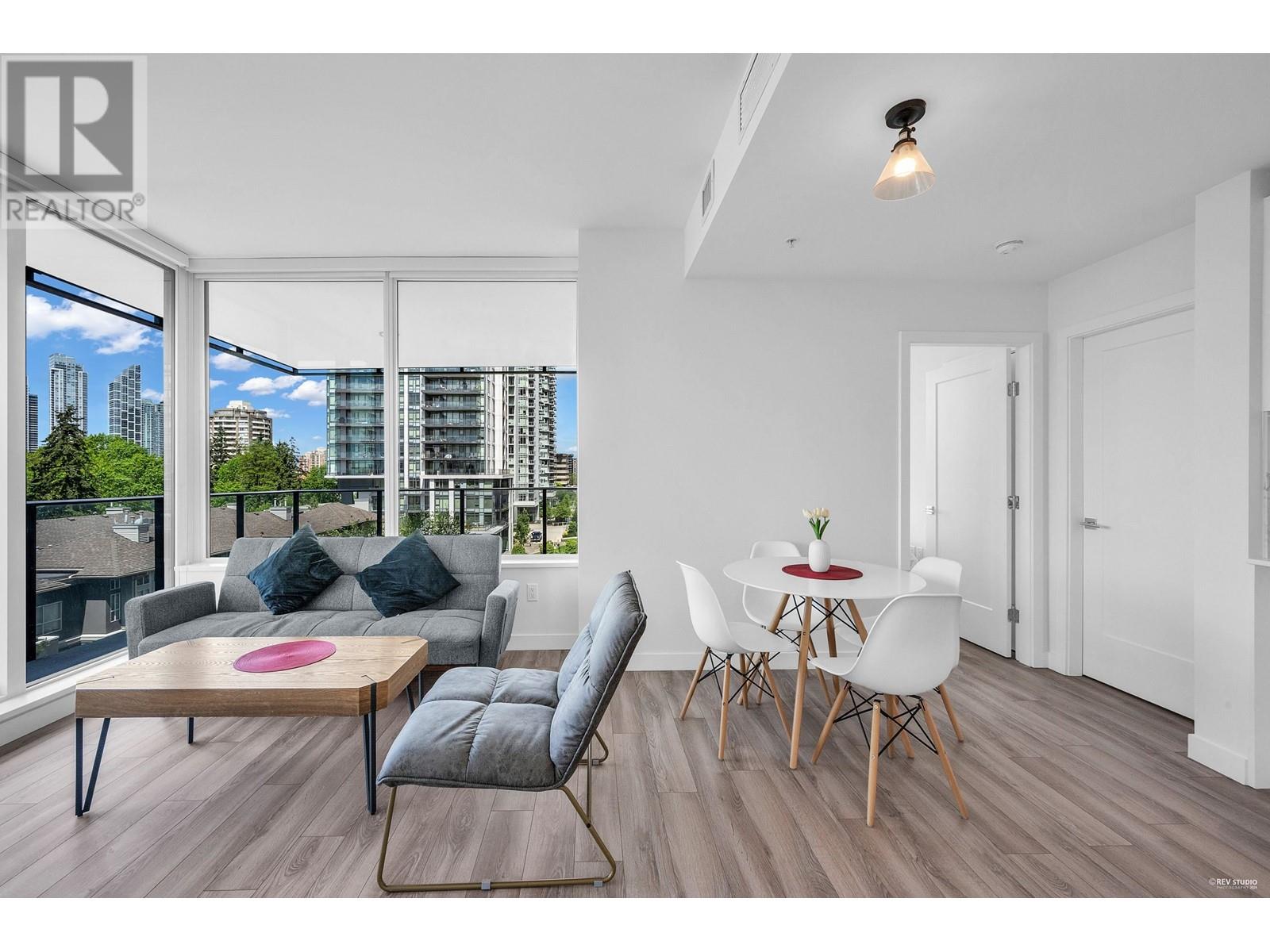 Listing Picture 3 of 34 : 502 6699 DUNBLANE AVENUE, Burnaby / 本拿比 - 魯藝地產 Yvonne Lu Group - MLS Medallion Club Member