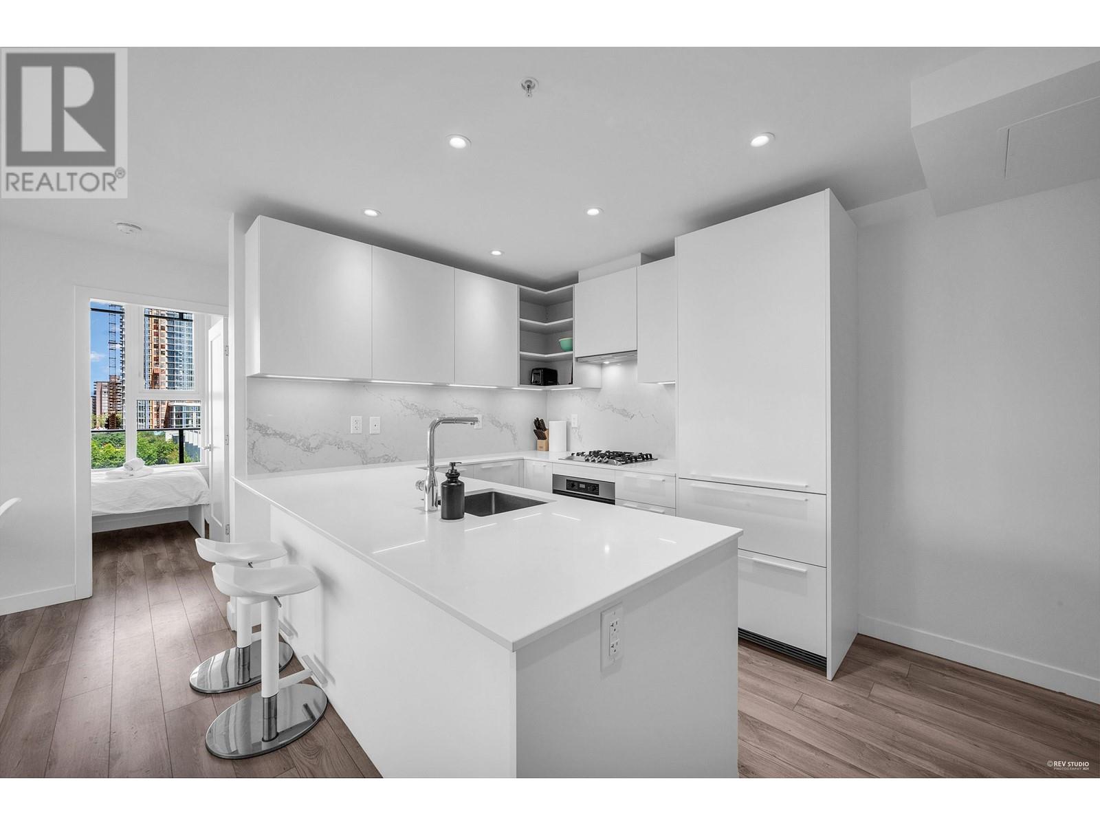 Listing Picture 10 of 34 : 502 6699 DUNBLANE AVENUE, Burnaby / 本拿比 - 魯藝地產 Yvonne Lu Group - MLS Medallion Club Member