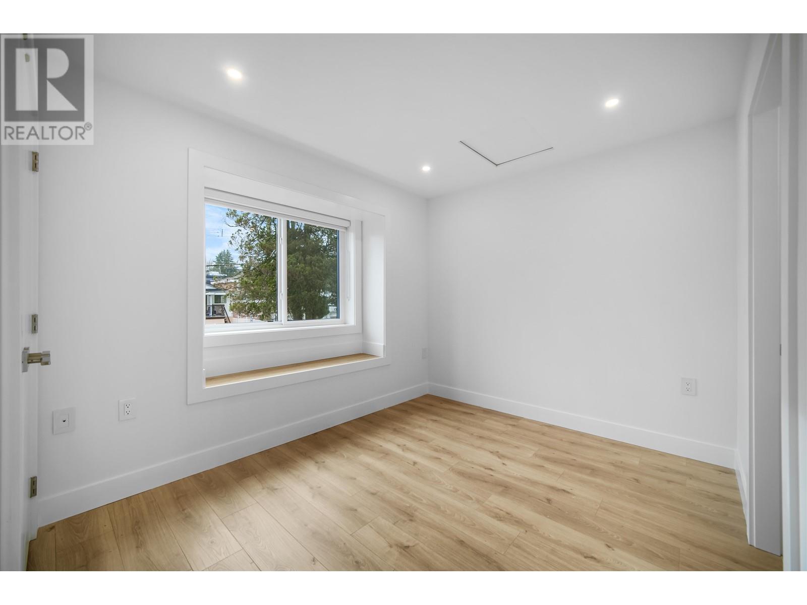 Listing Picture 10 of 27 : 3384 E 2ND AVENUE, Vancouver / 溫哥華 - 魯藝地產 Yvonne Lu Group - MLS Medallion Club Member