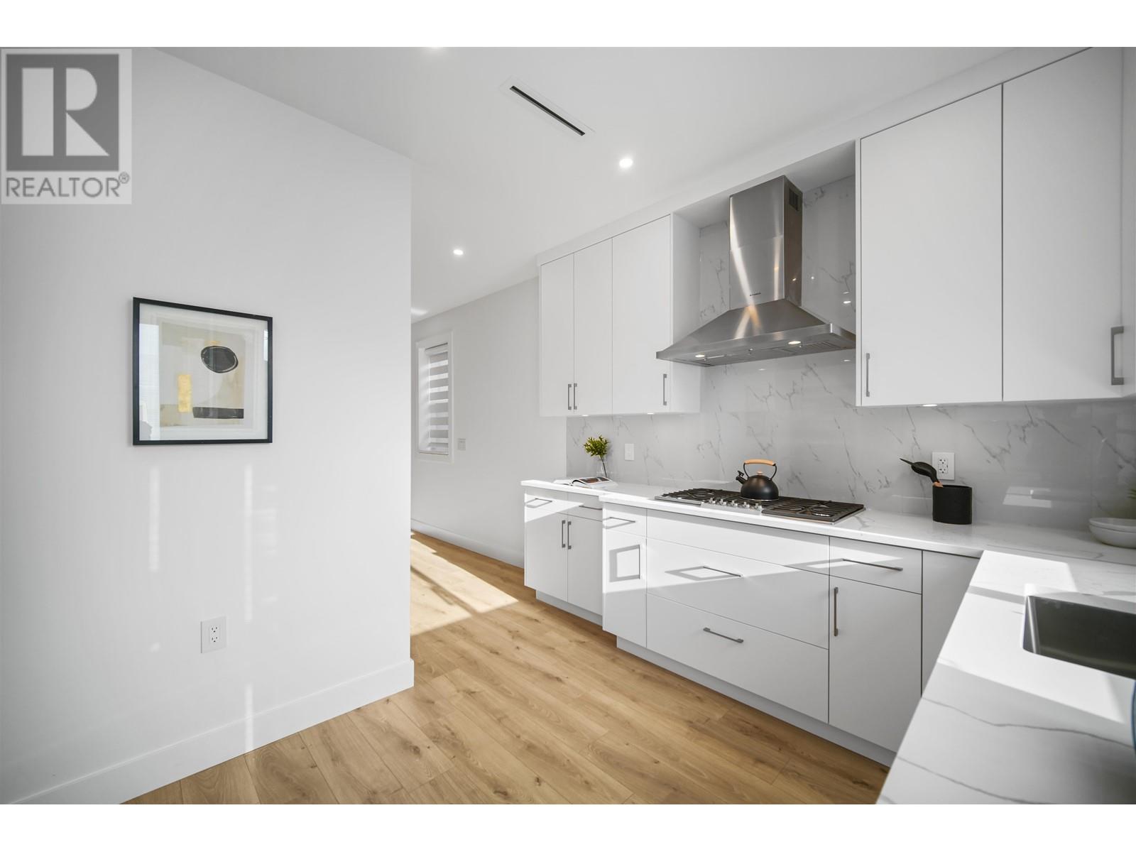 Listing Picture 7 of 27 : 3384 E 2ND AVENUE, Vancouver / 溫哥華 - 魯藝地產 Yvonne Lu Group - MLS Medallion Club Member