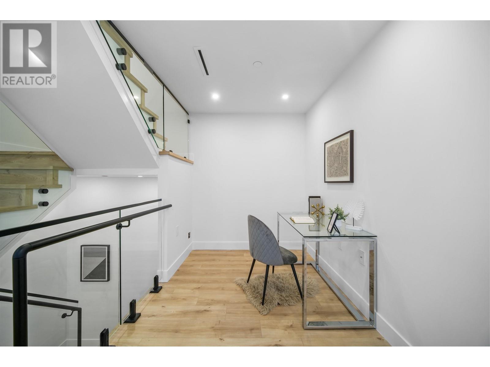 Listing Picture 14 of 27 : 3384 E 2ND AVENUE, Vancouver / 溫哥華 - 魯藝地產 Yvonne Lu Group - MLS Medallion Club Member