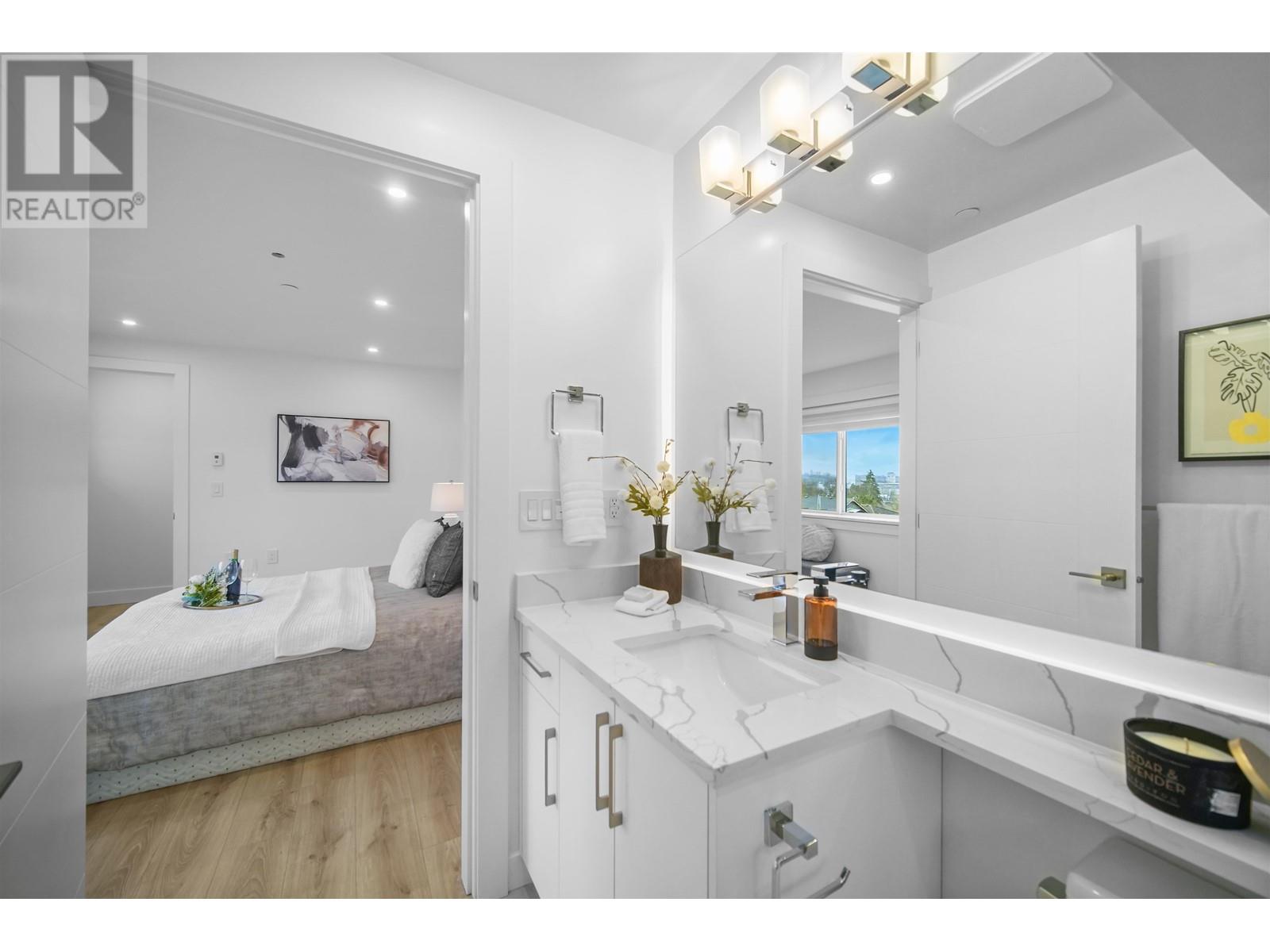 Listing Picture 22 of 27 : 3384 E 2ND AVENUE, Vancouver / 溫哥華 - 魯藝地產 Yvonne Lu Group - MLS Medallion Club Member