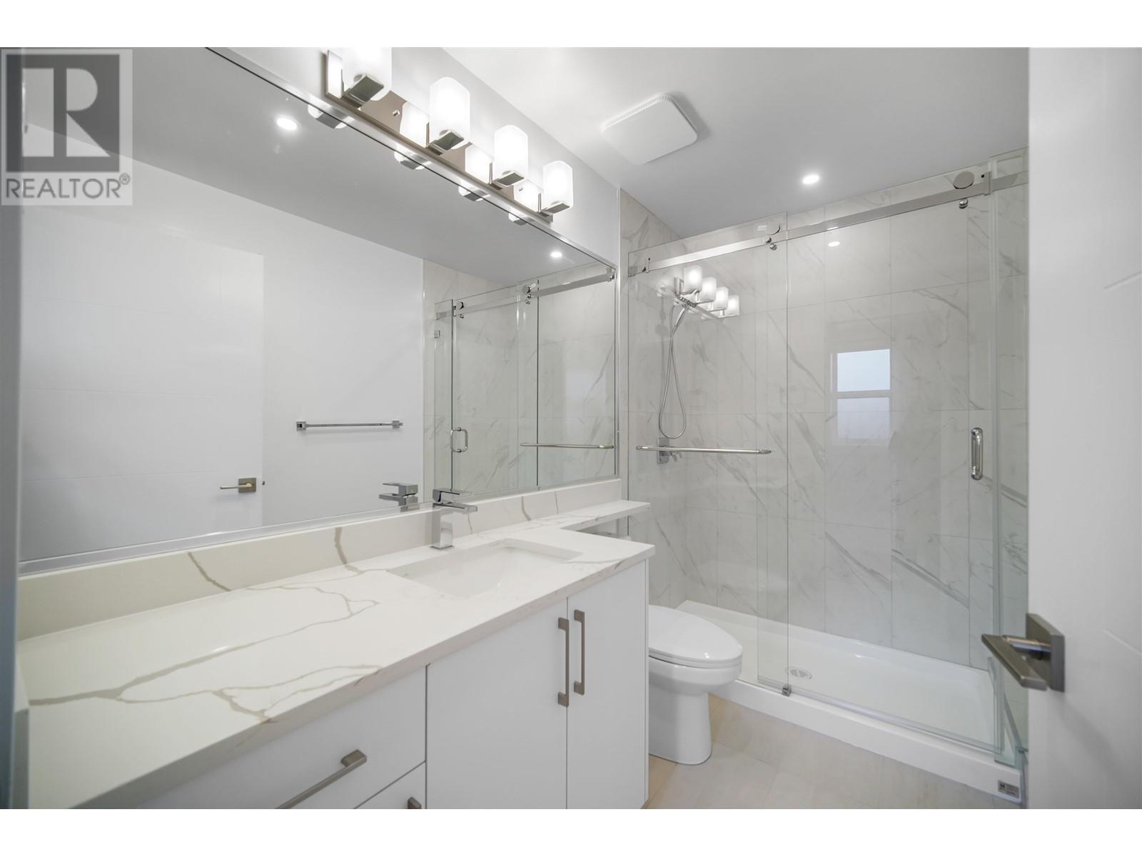 Listing Picture 16 of 27 : 3384 E 2ND AVENUE, Vancouver / 溫哥華 - 魯藝地產 Yvonne Lu Group - MLS Medallion Club Member