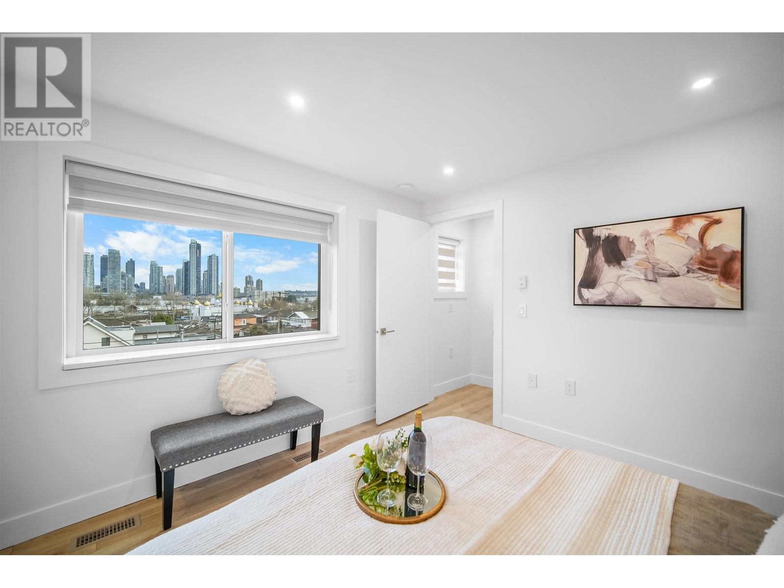 Listing Picture 20 of 27 : 3384 E 2ND AVENUE, Vancouver / 溫哥華 - 魯藝地產 Yvonne Lu Group - MLS Medallion Club Member