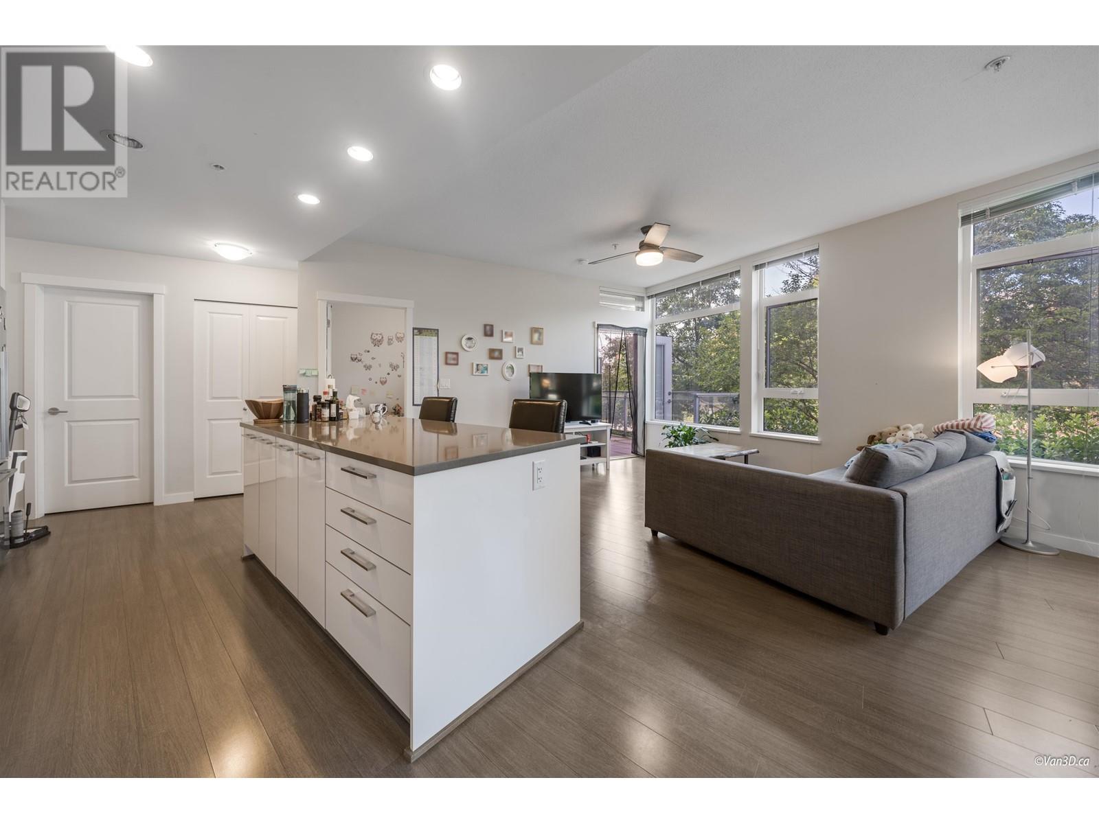 Listing Picture 3 of 24 : 207 3263 PIERVIEW CRESCENT, Vancouver / 溫哥華 - 魯藝地產 Yvonne Lu Group - MLS Medallion Club Member