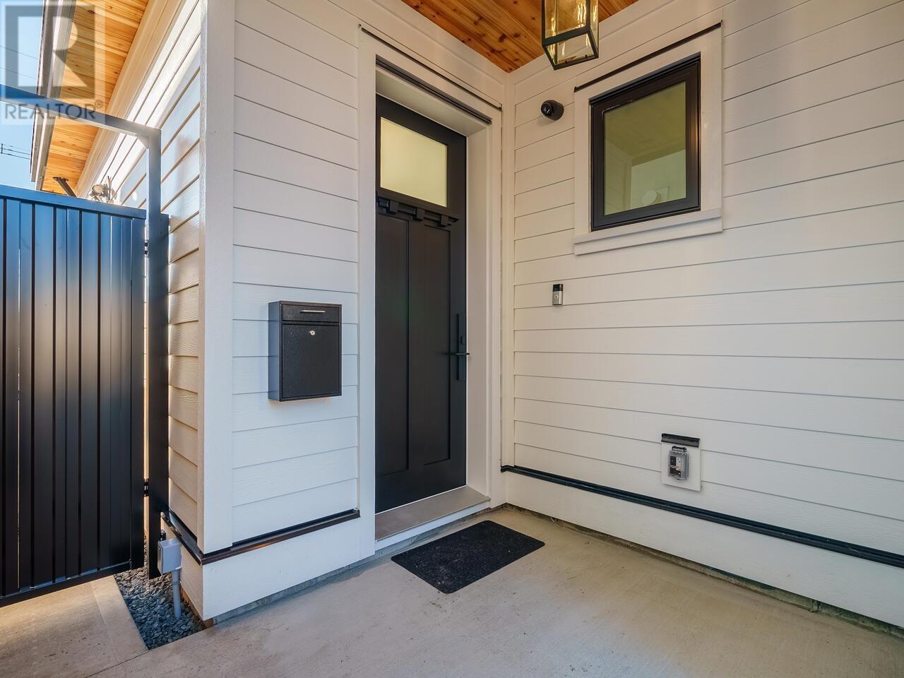 2 2248 E 48th Avenue, Vancouver, British Columbia  V5P 1S1 - Photo 2 - R2961181
