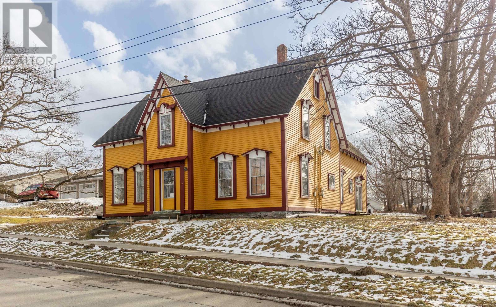 9 Elm Street, yarmouth, Nova Scotia