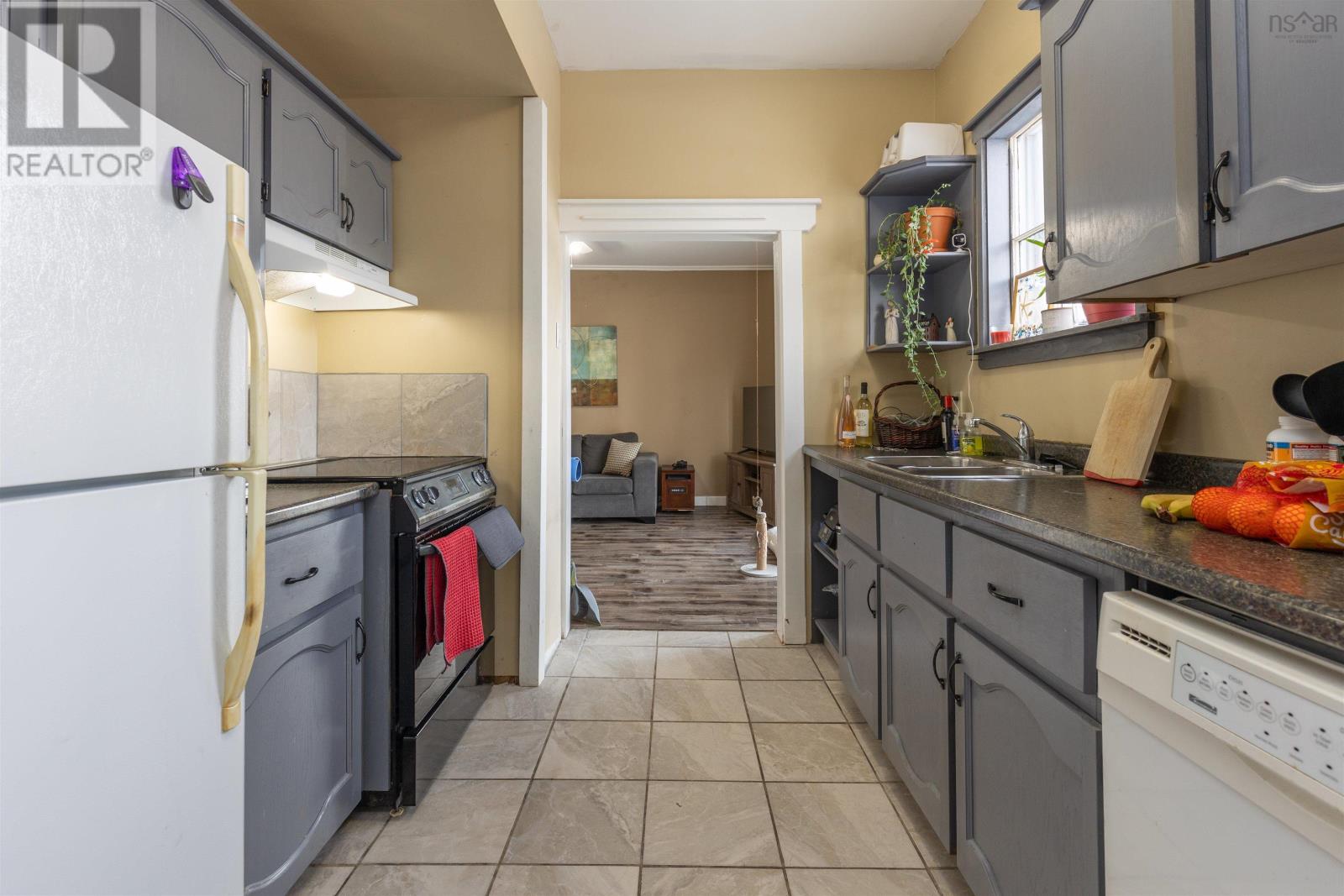 9 Elm Street, Yarmouth, Nova Scotia  B5A 2P6 - Photo 10 - 202501740