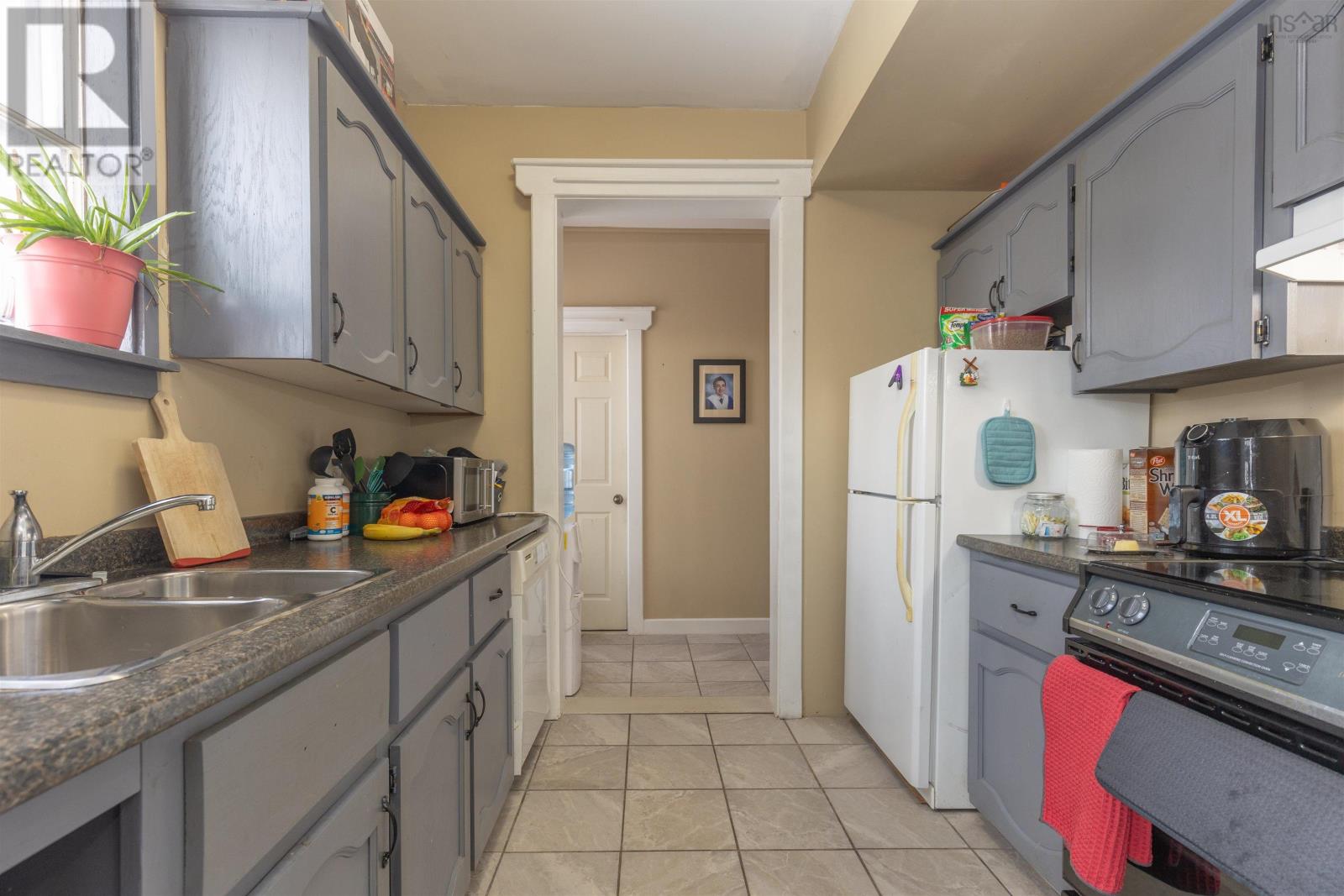 9 Elm Street, Yarmouth, Nova Scotia  B5A 2P6 - Photo 11 - 202501740