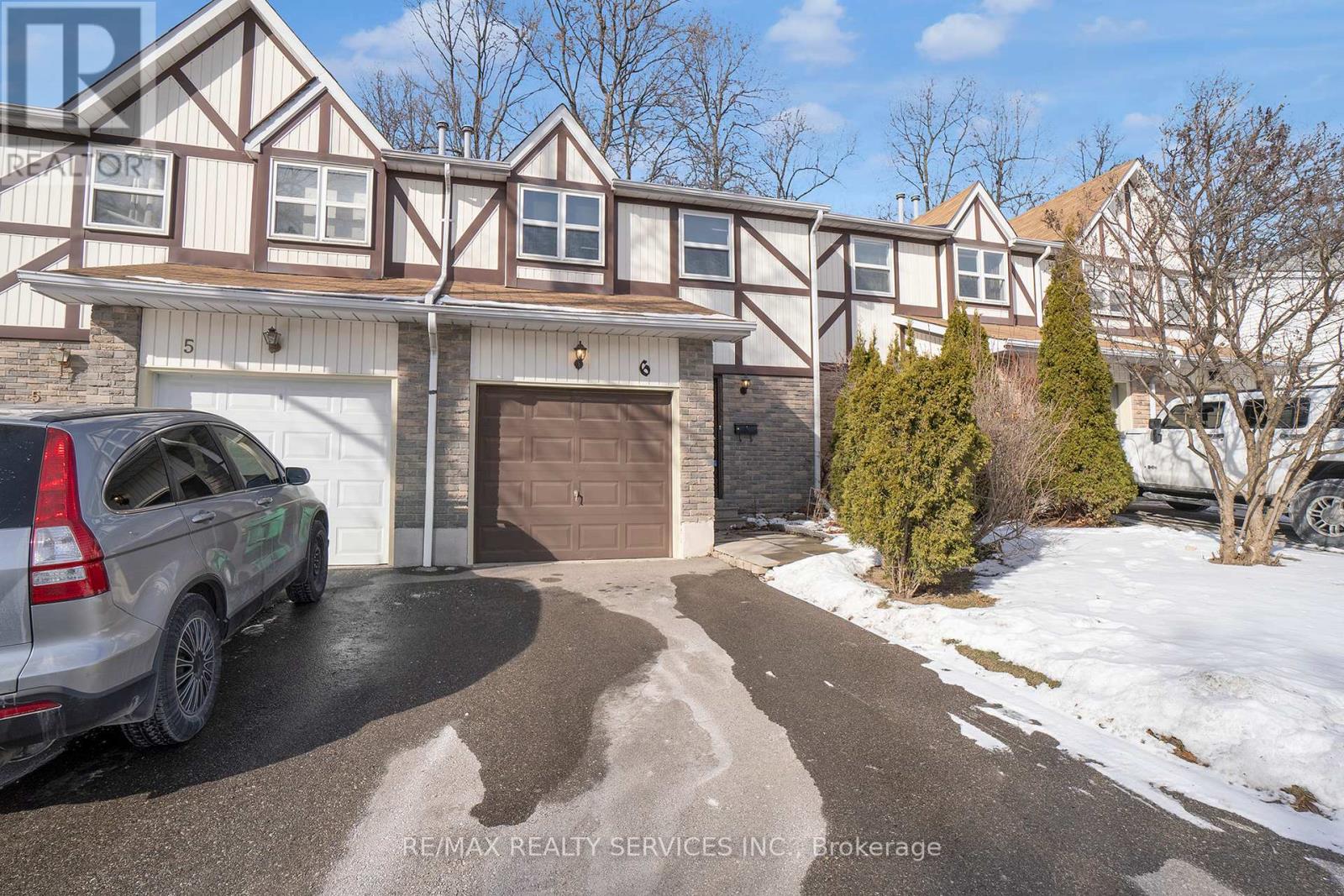 6 MORLEY CRESCENT, Brampton, Ontario