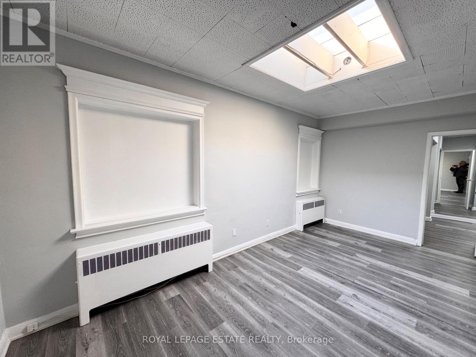 205 - 4894-96 Dundas Street W, Toronto, Ontario  M9A 1B5 - Photo 2 - W11190045