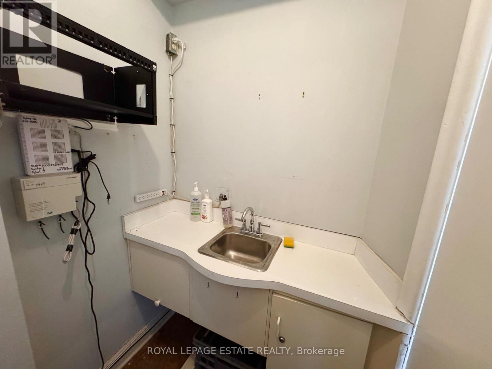 205 - 4894-96 Dundas Street W, Toronto, Ontario  M9A 1B5 - Photo 5 - W11190045