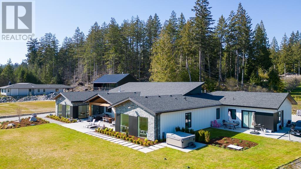 6724 ACORN ROAD, Sechelt, British Columbia