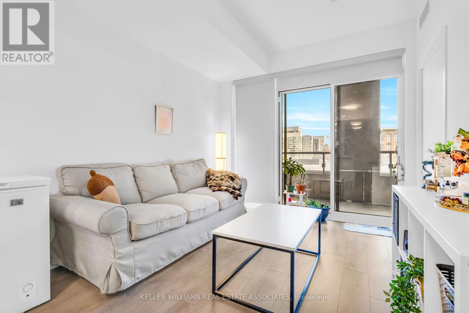 Property at 329 - 270 DUFFERIN STREET image 1