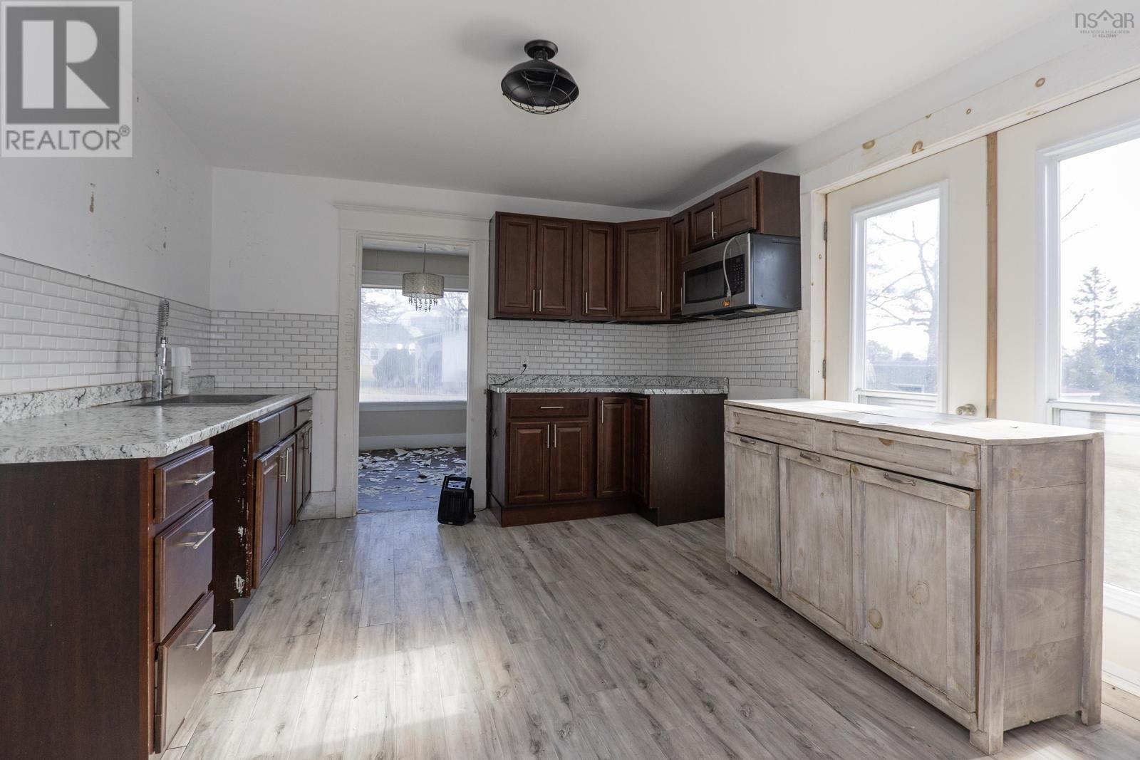 1 Horton Avenue, Springhill, Nova Scotia  B0M 1X0 - Photo 12 - 202501835