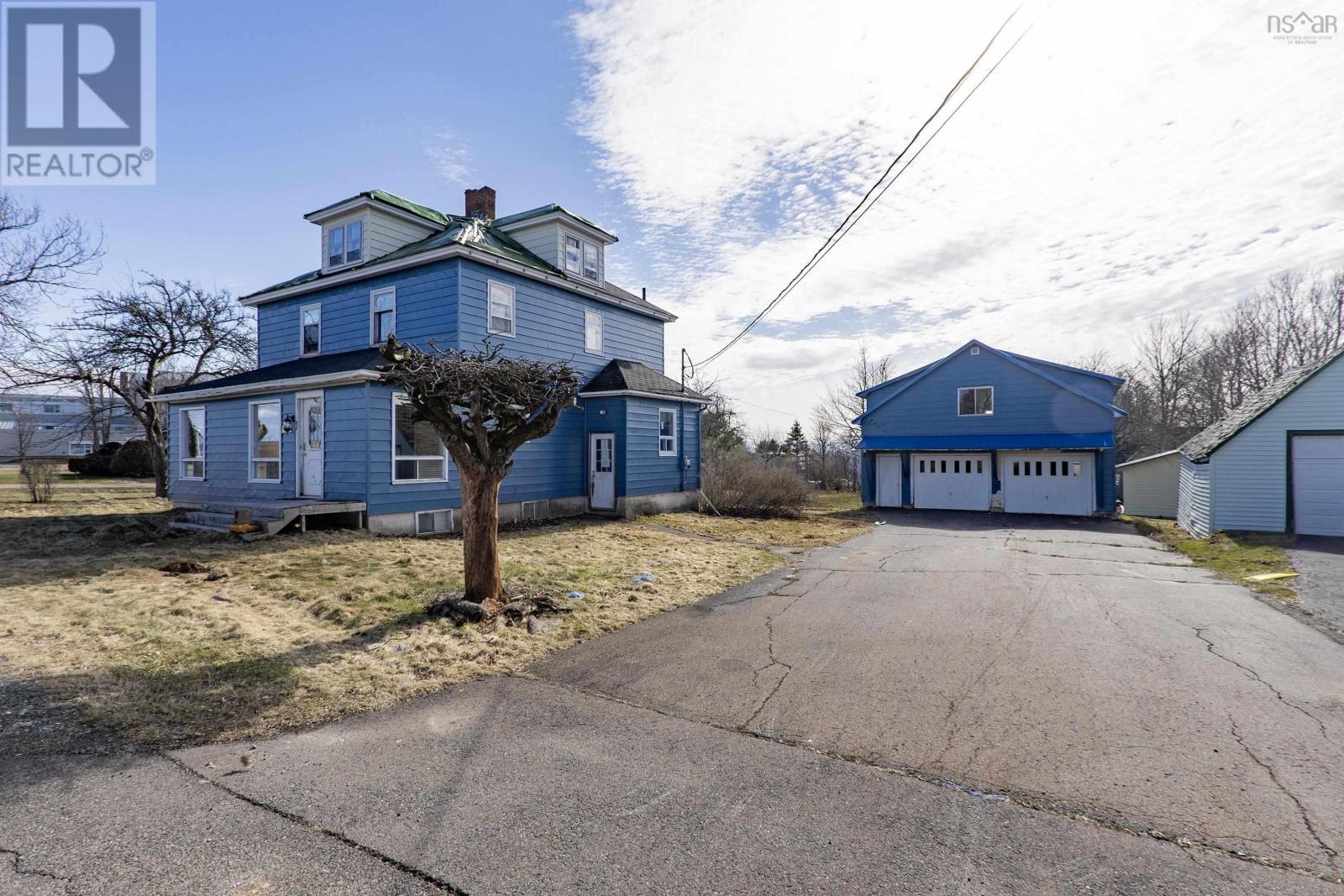 1 Horton Avenue, Springhill, Nova Scotia  B0M 1X0 - Photo 2 - 202501835