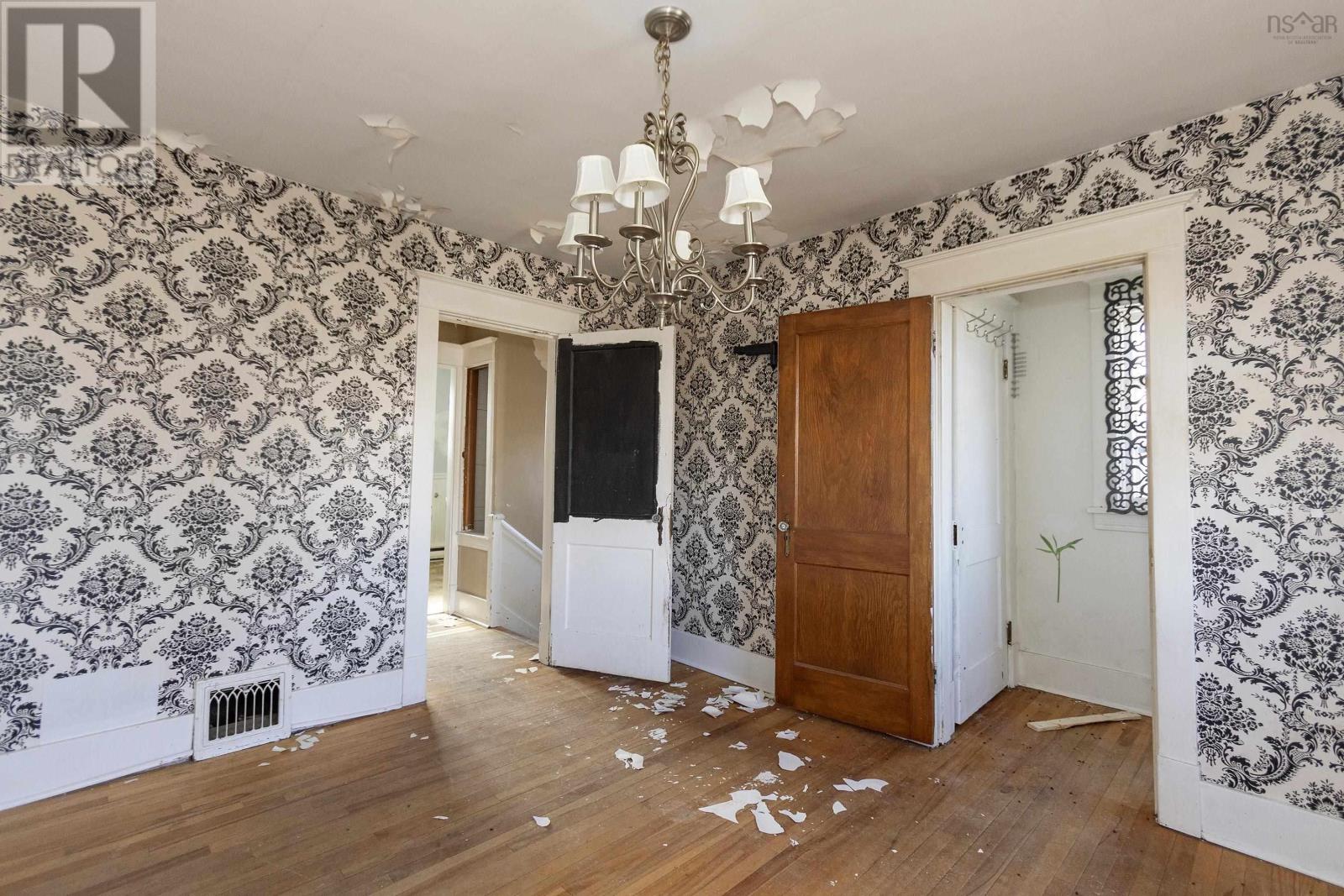 1 Horton Avenue, Springhill, Nova Scotia  B0M 1X0 - Photo 27 - 202501835