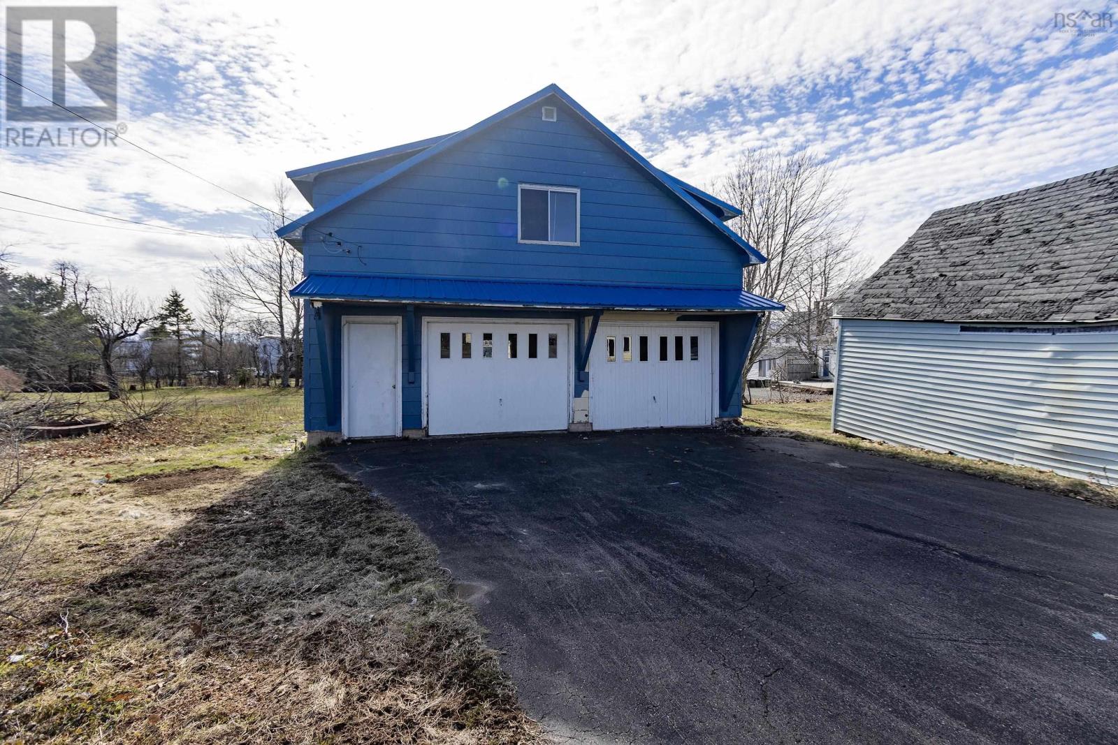 1 Horton Avenue, Springhill, Nova Scotia  B0M 1X0 - Photo 3 - 202501835