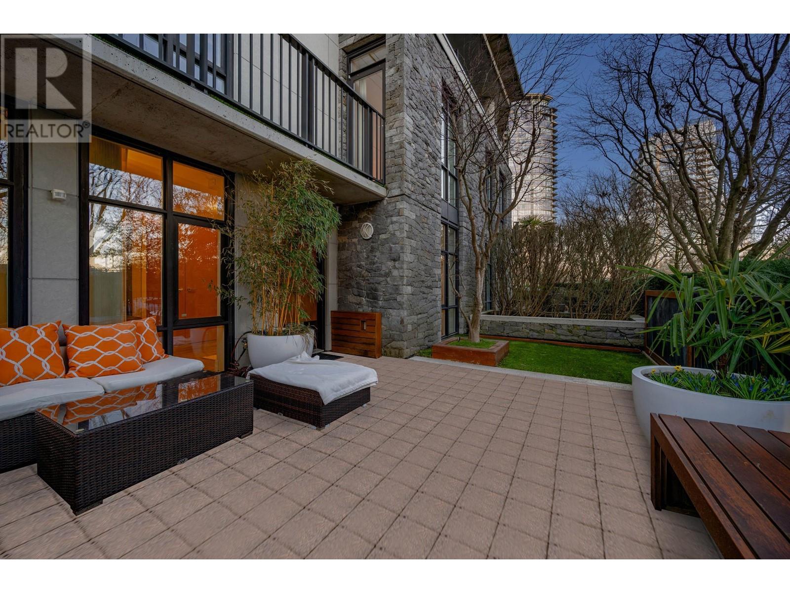 Property at 595 BEACH CRESCENT image 3