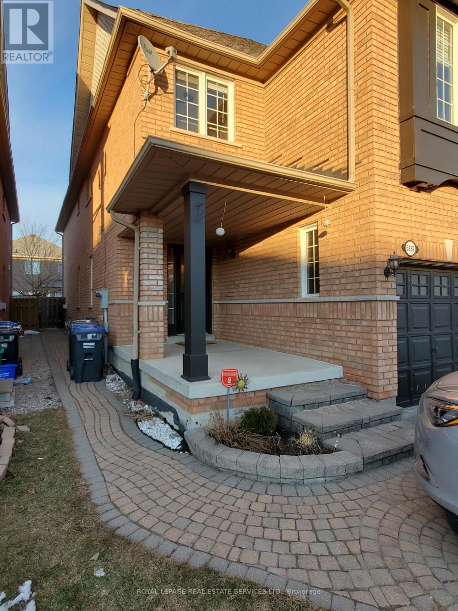 5887 Churchill Meadows Boulevard W, Mississauga, Ontario  L5M 6Y1 - Photo 2 - W11945125