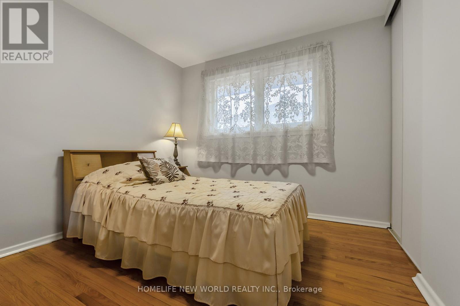 109 Westhampton Drive, Toronto, Ontario  M9R 1Y1 - Photo 18 - W11945135