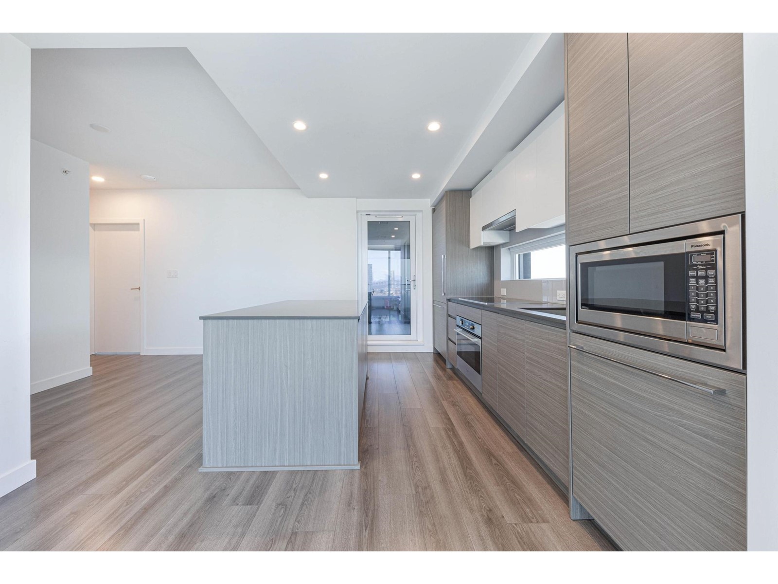 2704 13615 Fraser Highway, Surrey, British Columbia  V3T 0P7 - Photo 11 - R2960436