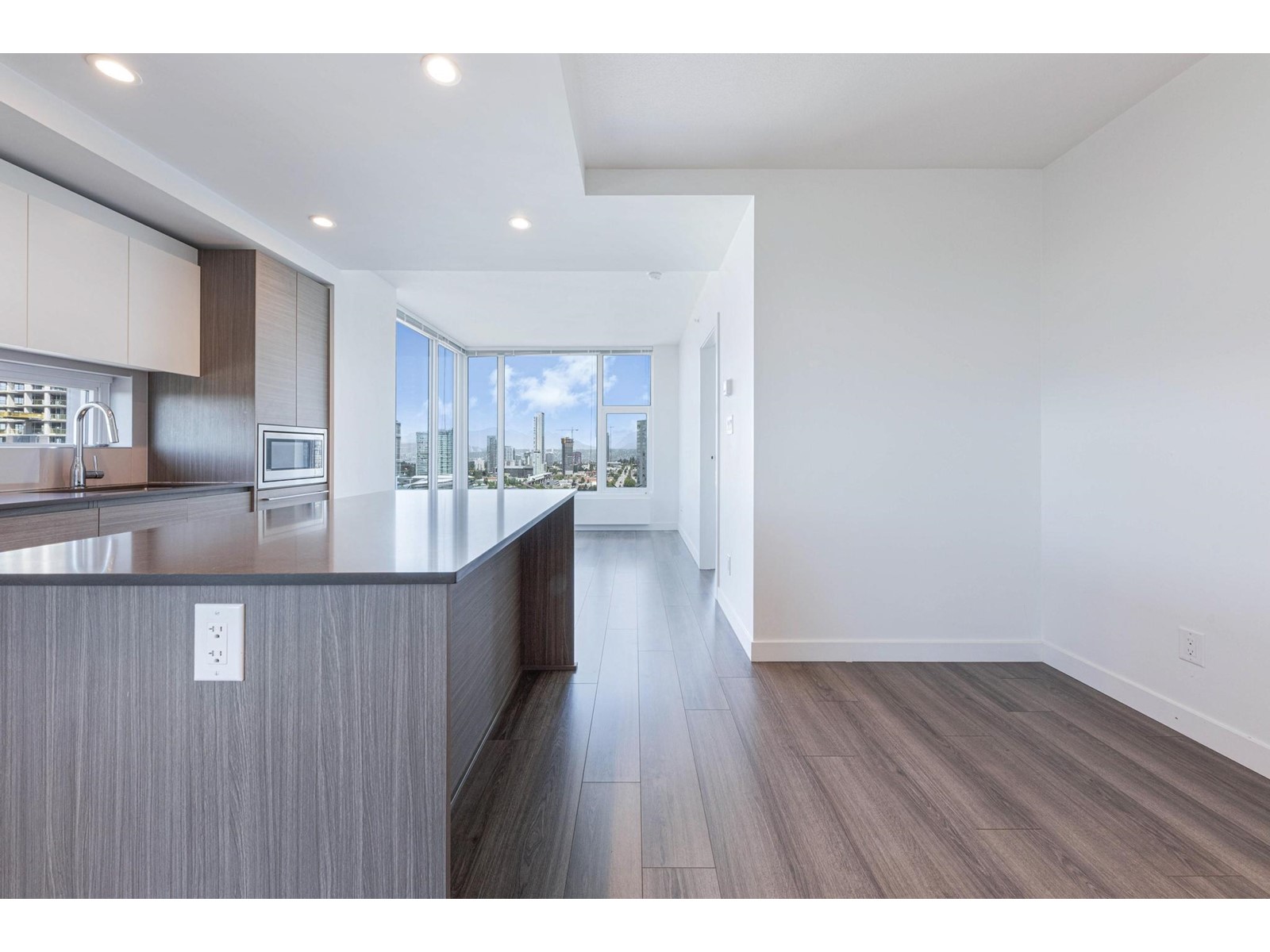 2704 13615 Fraser Highway, Surrey, British Columbia  V3T 0P7 - Photo 9 - R2960436