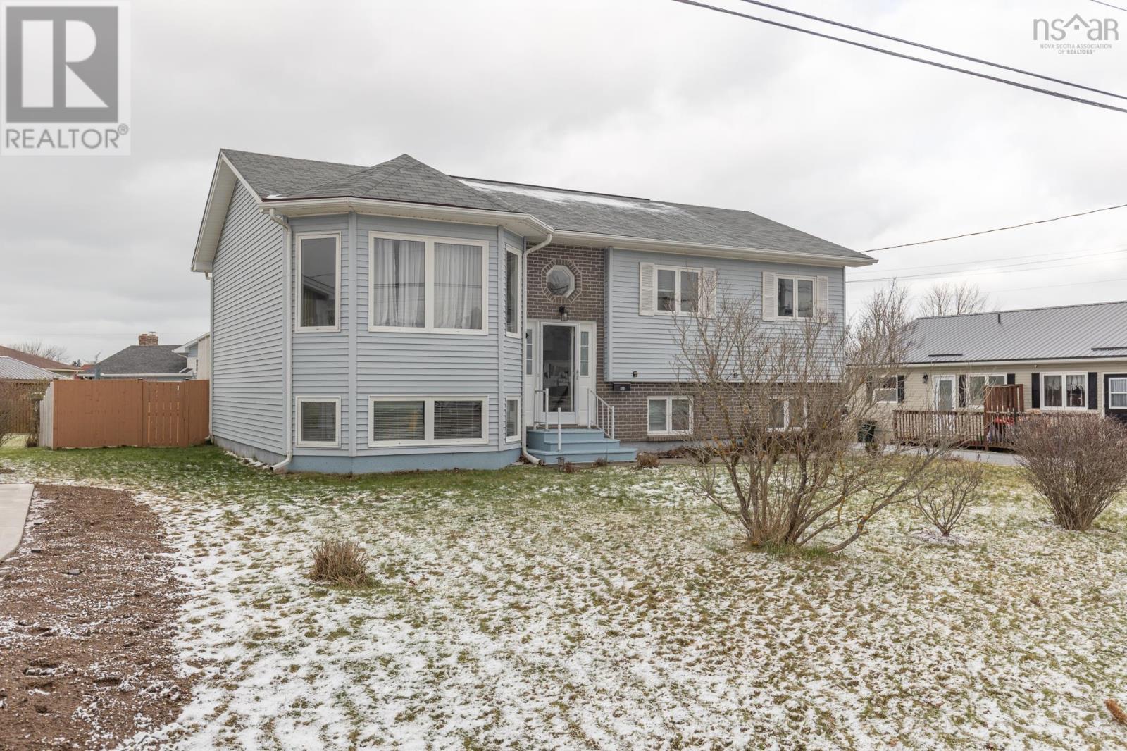 486 Brunswick Street, Yarmouth, Nova Scotia  B5A 4S1 - Photo 2 - 202500184