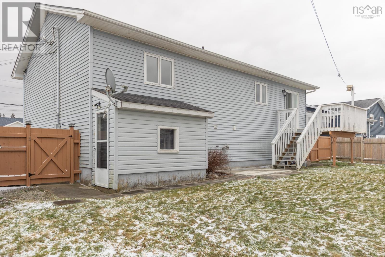 486 Brunswick Street, Yarmouth, Nova Scotia  B5A 4S1 - Photo 3 - 202500184