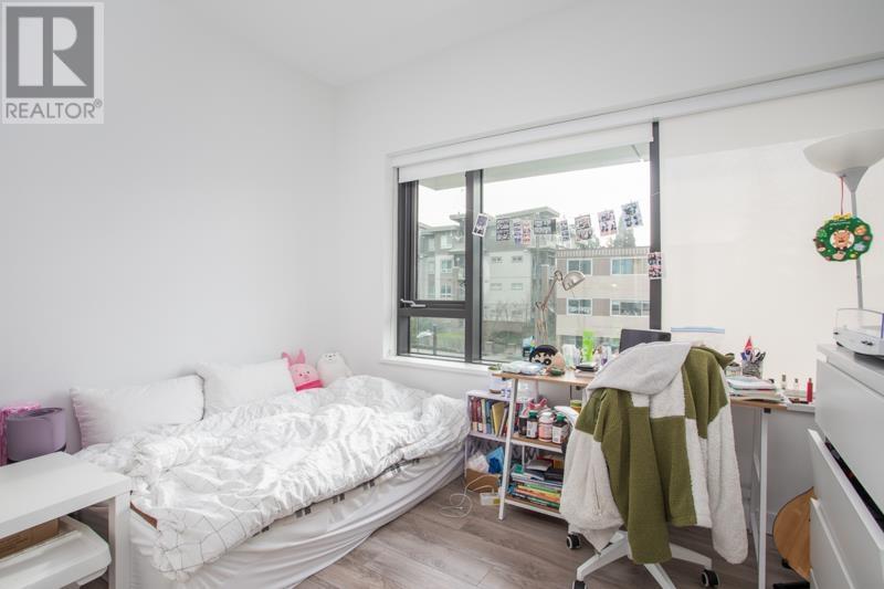 Listing Picture 9 of 26 : 4983 IMPERIAL STREET, Burnaby / 本拿比 - 魯藝地產 Yvonne Lu Group - MLS Medallion Club Member