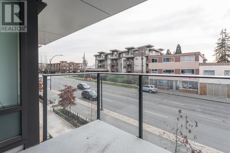 Listing Picture 11 of 26 : 4983 IMPERIAL STREET, Burnaby / 本拿比 - 魯藝地產 Yvonne Lu Group - MLS Medallion Club Member