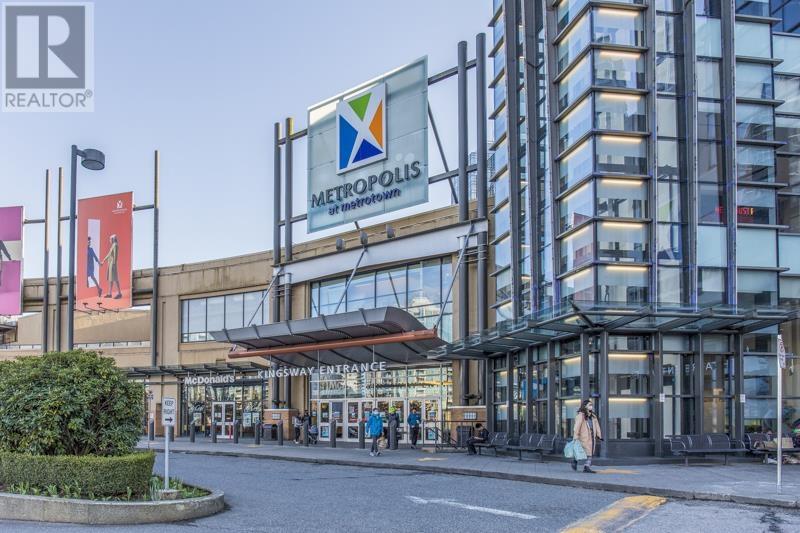 Listing Picture 25 of 26 : 4983 IMPERIAL STREET, Burnaby / 本拿比 - 魯藝地產 Yvonne Lu Group - MLS Medallion Club Member