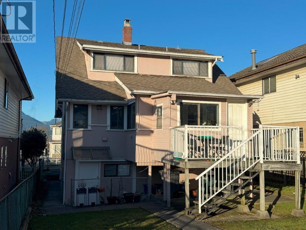 Property at 2956 E 3RD AVENUE image 3